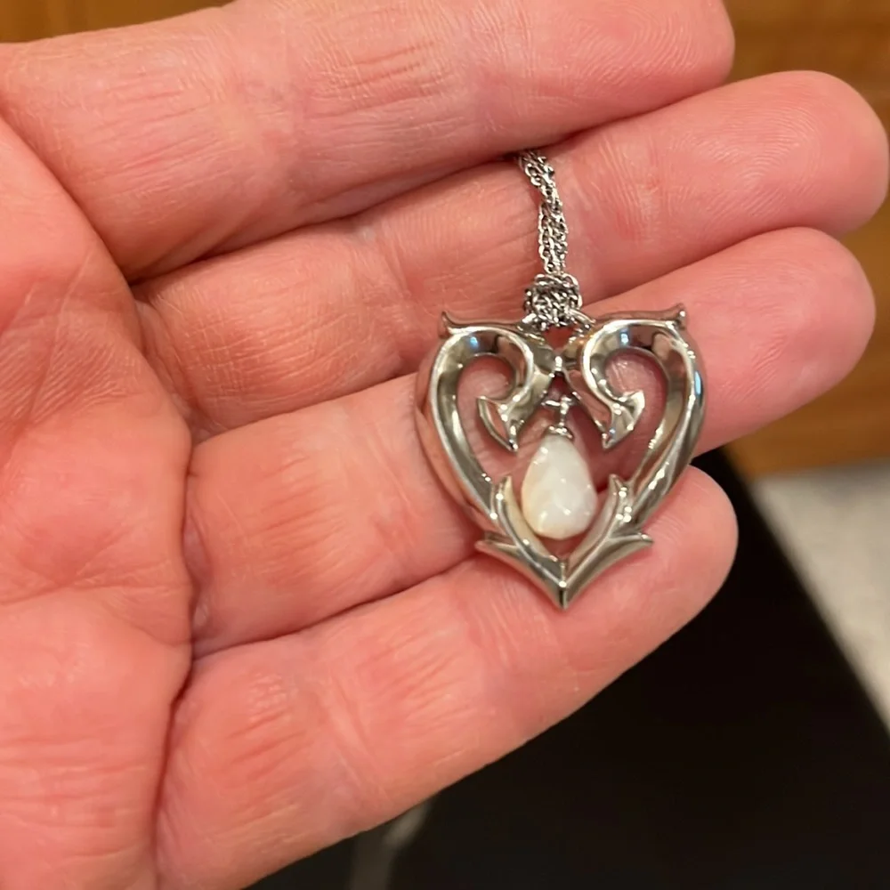 Guess GC .925 Silver Heart Necklace with adjustable Chain - Picture 2 of 8